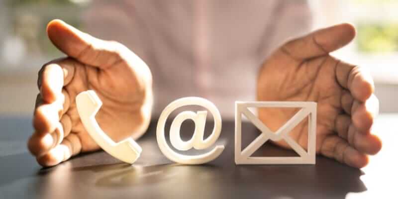 Nhân viên cung cấp thông tin hỗ trợ chuẩn xác Nhân viên cung cấp thông tin hỗ trợ chuẩn xác